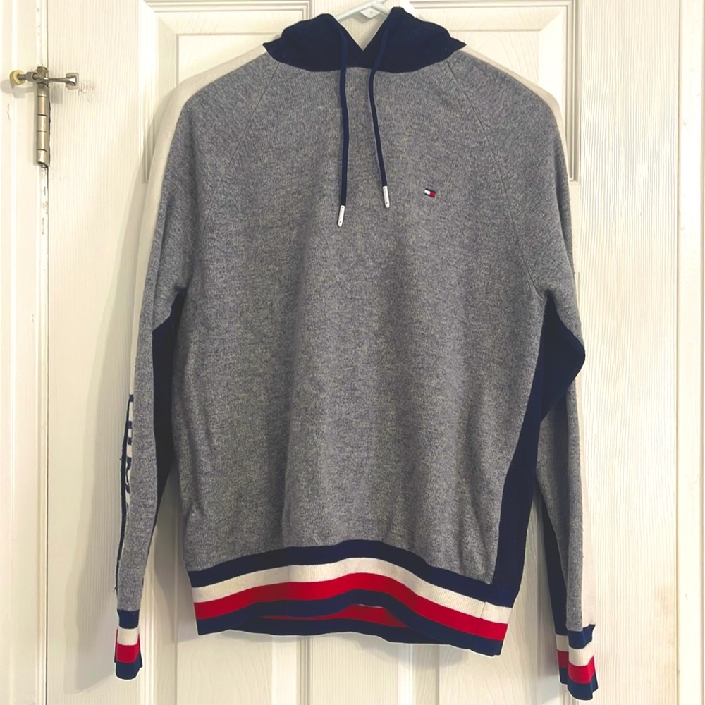 Tommy Hilfiger hoodie (S) that is gray, navy blue, white, and red.